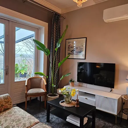 Sea Breeze Apartment *